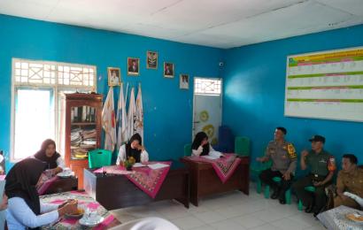 Pastikan Berjalan Dengan Lancar, Bhabikamtibmas Hadiri Acara Seleksi Perangkat Desa