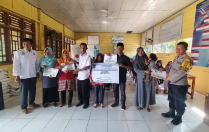 Diawasi Polisi, Warga Suka Makmur Terima BLT Triwulan Kedua
