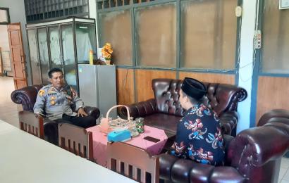 Pastikan Program Ketahanan Pangan Berjalan, Kapolsek Padang Jaya Sambangi Pak Camat