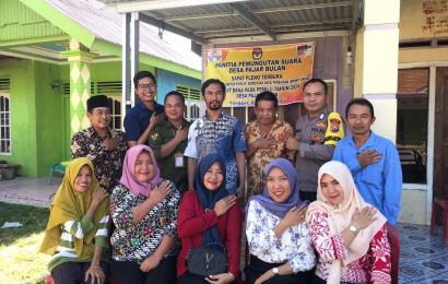 Bhabinkamtibmas Polsek Kaur Tengah Hadiri Rapat Pleno Terbuka DPSHP di Desa Pajar Bulan