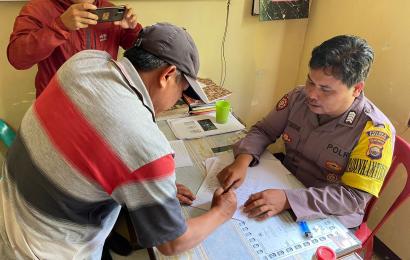 Problem Solving, Bhabinkamtibmas Polsek Tebat Karai Mediasi Permasalahan Warga