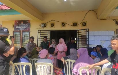 Bhabinkamtibmas Polsek Kota Manna, Monitoring Giat Pembagian Beras Cadangan Pemerintah dari Bapanas