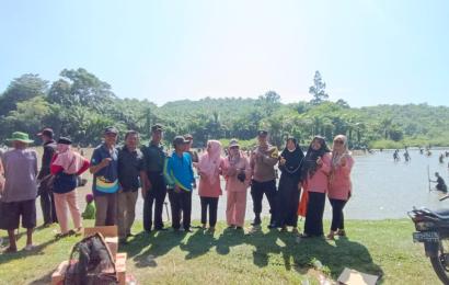 Bhabikamtibmas Polsek Kota Manna Hadir Dalam Acara Bubus Tebat Desa Pagar Dewa