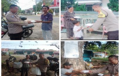 Jumat Berkah, Bhabinkamtibmas Polsek Teluk Segara Bagikan Nasi Bungkus
