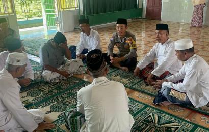 Jumat Curhat, Bhabinkamtibmas Polsek SAM Dengarkan Curhatan Warga Desa Karang Dapo