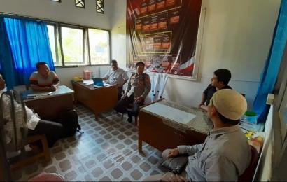 Sambangi PPK, Kapolsek Ingatkan Jangan Ada Data Pemilih yang Bermasalah