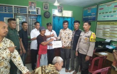 Monitoring Pengelolaan Dana Desa, Bhabinkamtibmas Polsek Lais Hadiri Acara Penyaluran BLT DD