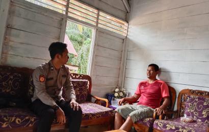 Polisi RW Polsek Padang Jaya Sambangi Warga Binaannya