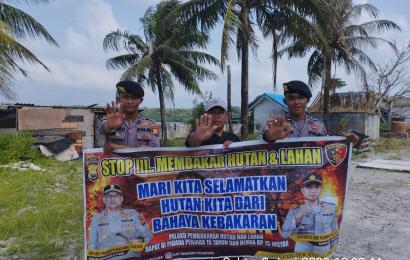 Personel Polsek Enggano Sosialisasi Karhutla kepada Masyarakat