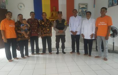 Bhabinkamtibmas Polsek Putri Hijau Melaksanakan Pengamanan Ibadah Waisak