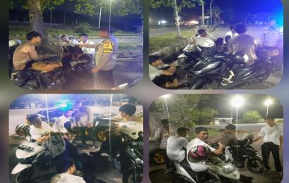 Patroli Malam Hari, Polsek Teluk Segara Berikan Imbaun Kamtibmas kepada Pengunjung Pantai 