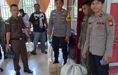 Unit Polsek Kota Manna, Menyerahkan Tersangka Pencurian ke Kejaksaan Bengkulu Selatan 