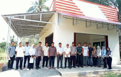 Kapolsek Air Besi Tinjau Langsung Sertifikasi Pembangunan Fisik di Desa Pasar Kerkap