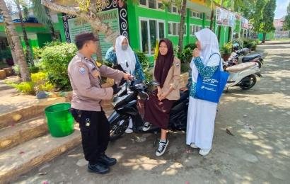 Bhabinkamtibmas Sambang Dialogis Kepada Siswa  SMAN 5 Bengkulu Selatan 