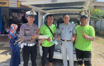 Polres Bengkulu Selatan Bersama Jasa Raharja Melakukan Pelayanan Samsat Keliling di Kecamatan Kedurang 