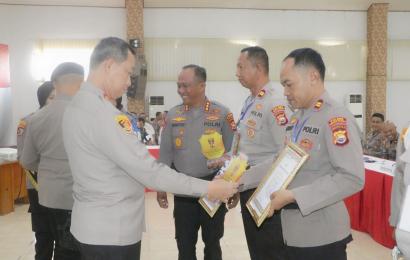 Berhasil Tekan Pelanggaran Anggota, Polres BS Terima Penghargaan Kapolda Bengkulu