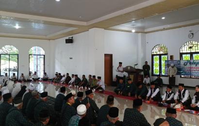 Personel Polres Kaur dan Polsek Kaur Selatan,  Melakukan Pengamanan Pemberangkat Jamaah Haji 