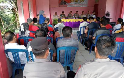 Jumat Curhat Bersama Kapolres Warga Kecamatan Batiknau Sampaikan Keluhannya