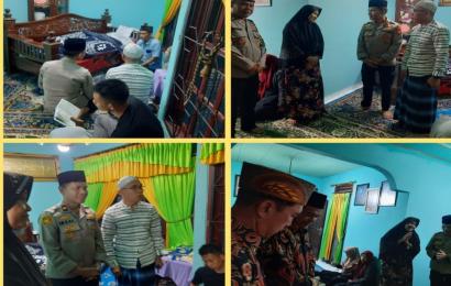 Bhabinkamtibmas Polsek Teluk Segara Sambang Duka ke Rumah Warga Binaannya di Kelurahan Sukamerindu