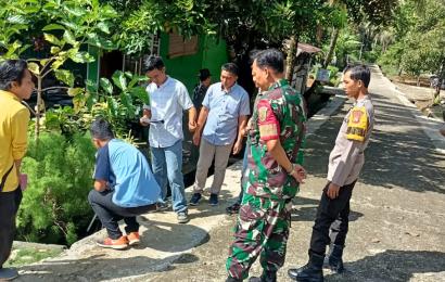 Bhabinkamtibmas Polsek Pino Hadiri Sertifikasi Pembangunan Rabat Beton Desa Kayu Ajaran 