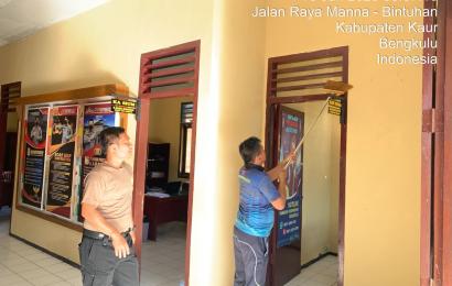 Ciptakan Lingkungan Bersih dan Nyaman, Polsek Kaur Tengah Melaksanakan Kebersihan Mako  dan lingkungan Polsek
