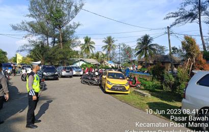 Sat Lantas BS, Melakukan Pengawalan dan Pengaturan Lalulintas Festival Ayiak Manna II Tahun 2023