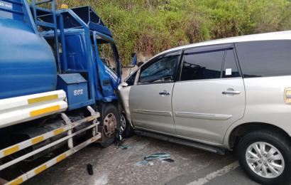 Polisi Olah TKP Tabrakan Inova Vs Truk di Kaur