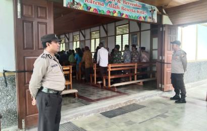 Berikan Rasa Aman, Personel Polres Rejang Lebong Lakukan Pengamanan di Gereja Fransiskus Asisi