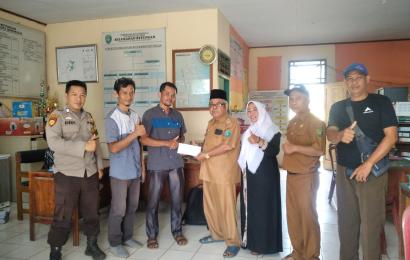 Bhabinkamtibmas Polsek Selebar, Dampingi Penyerahan Bantuan Pengobatan Kepada Warga yang Dirujuk ke RSCM 