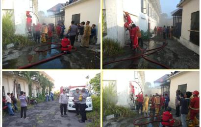 Datangi TKP, Polsek Ratu Samban Lakukan Pengamanan Lokasi Kebakaran 