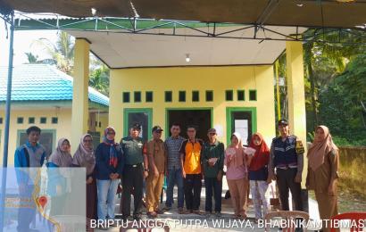 Bhabinkamtibmas Polsek Maje Hadiri Kegiatan Pembagian BLT DD Tahun 2023 di Desa Sumber Harapan