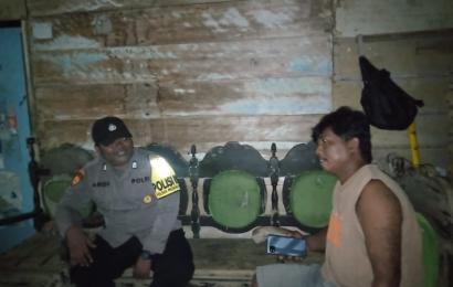 Sambangi Warga, Polisi RW : Ada Gangguan Lingkungan Bisa Hubungi Nomor Bantuan Polisi