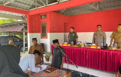 Kapolsek Ketahun Hadiri Pelantikan Anggota BPD