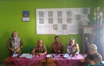 Bhabinkamtibmas Polsek Air Besi Monitoring Penyaluran Dana BLT-DD Desa Selubuk