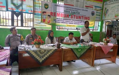 Hadir Dalam Rembuk Stunting di Desa Ganjuh, Bhabikamtibmas Sampaikan Imbauan