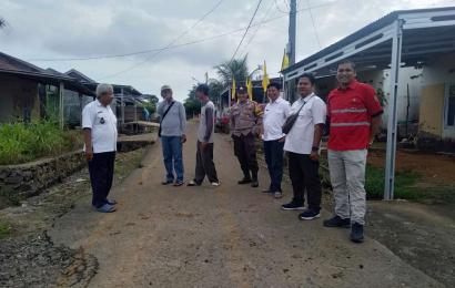 Bhabinkamtibmas Betungan Dampingi Dinas PUPR dan Kelurahan Tinjau Lokasi Banjir 