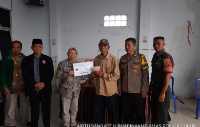 Bhabinkamtibmas Polsek Curup Hadiri Kegiatan Penyaluran BLT-DD di Desa Air Meles 
