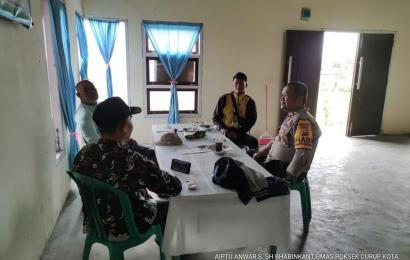 Bhabinkamtibmas Polsek Curup Sambang Tatap Muka dengan Kepala Desa dan Perangkat Desa Air Putih Kali Bandung 