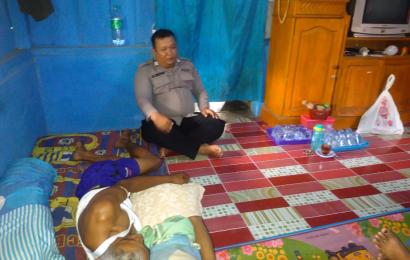 Polsek Giri Mulya Sambangi Masyarakat yang Sakit 