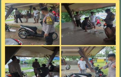 Patroli Sore Hari, Polsek Teluk Segara Beri Imbauan Kamtibmas kepada Petugas Parkir Taman Kota Tuo