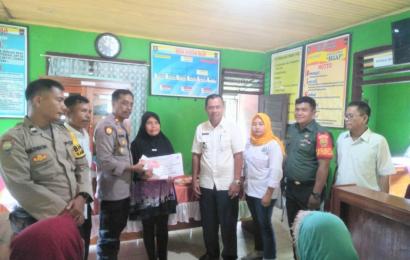 Dihadiri Kapolsek Lais, Desa Dusun Raja Distribusikan BLT DD