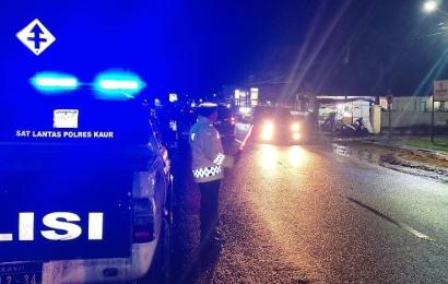 Ciptakan Kamseltibcar Lantas Aman dan Lancar, Sat Lantas Polres Kaur Patroli Blue Light