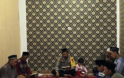 Tingkatkan Silaturahmi Polisi RW Mengaji Bersama Warga