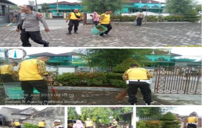 Sambut HUT Bhayngkara Ke-77, Polresta Bengklu dan Polsek Jajaran Laksankan Kegiatan Bakti Sosial Membersihkan Tempat Ibadah 