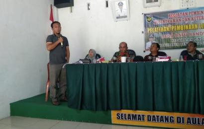 Bhabinkamtibmas Polsek Pino Melaksanakan Pelatihan dan Pembinaan Linmas di desa Batu Bandung 