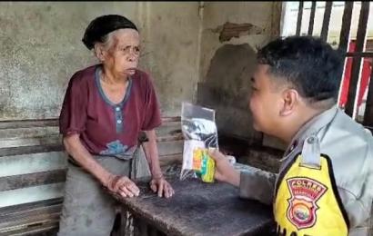 Sambut HUT Bhayangkara ke-77, Personel Polsek Air Besi Laksankan Bakti Kesehatan 