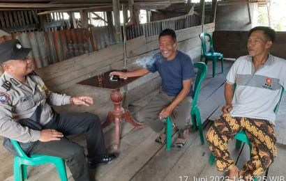 Jelang Pilkades, Bhabinkamtibmas Polsek Curup Sambangi Calon Kades 