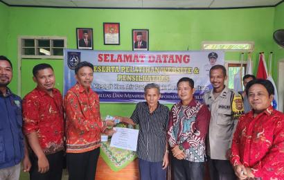 Awasi Penggunaan DD, Bhabinkamtibmas Polsek Lais Hadiri Pendistribusian BLT