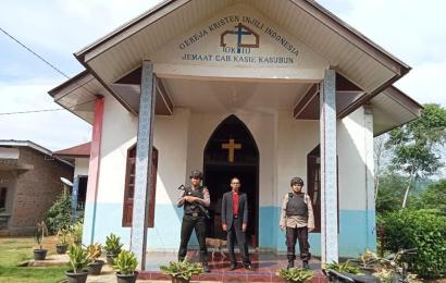 Polsek PUT Aktif Pengamanan Ibadah Minggu di Gereja