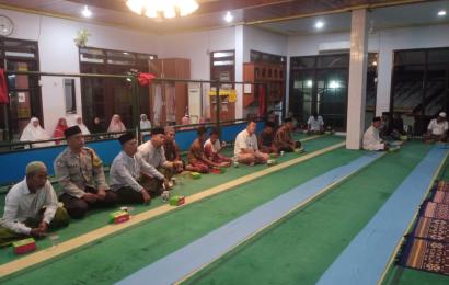 Bhabinkamtibmas Polsek Teluk Segara Laksanakan Patroli dan Salat Subuh Berjamaah di Masjid Baitul Hamdi